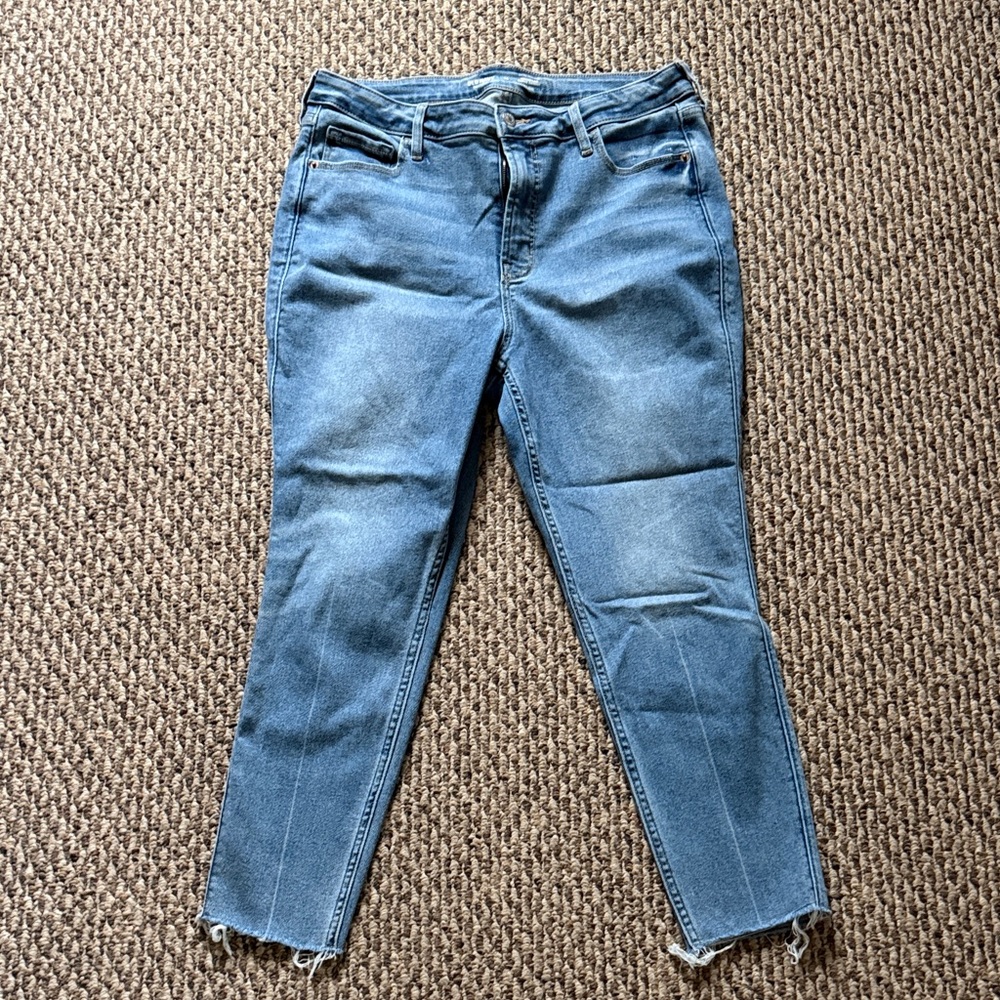 Womens Old Navy medium wash Rock Star Super skinny, high rise, 360 stretch